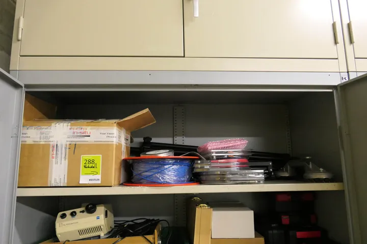 Fachinhalt Kamerastative/Kabel/Laborzubehör